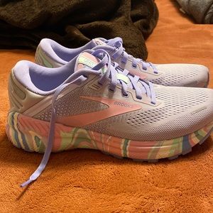 Brooks Adrenaline GTS SIZE 8 tennis shoes